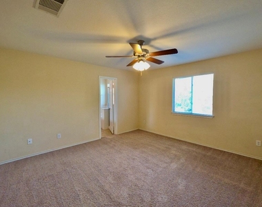7412 Cayenne Ln - Photo Thumbnail 11