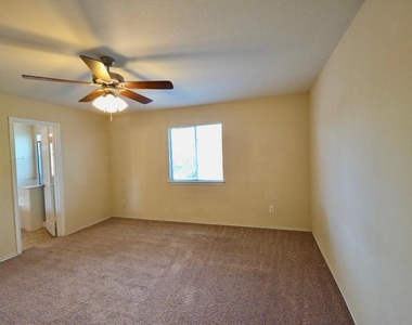 7412 Cayenne Ln - Photo Thumbnail 10