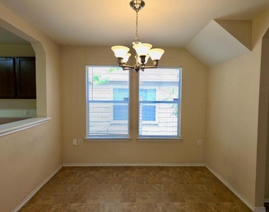 7412 Cayenne Ln - Photo Thumbnail 9