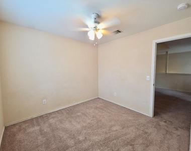 7412 Cayenne Ln - Photo Thumbnail 23