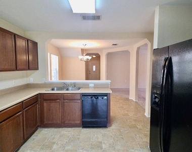 7412 Cayenne Ln - Photo Thumbnail 5