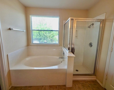 7412 Cayenne Ln - Photo Thumbnail 14