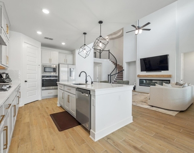 6220 Hilltop Plateau Dr - Photo Thumbnail 10