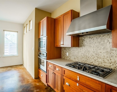 714 W Monroe St - Photo Thumbnail 6