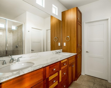 714 W Monroe St - Photo Thumbnail 9
