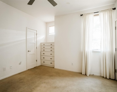 714 W Monroe St - Photo Thumbnail 7