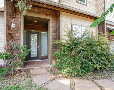 714 W Monroe St - Photo Thumbnail 1