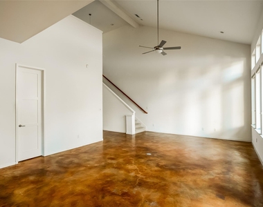 714 W Monroe St - Photo Thumbnail 3
