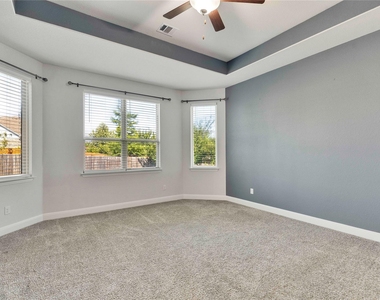 124 Leadtree Loop - Photo Thumbnail 8