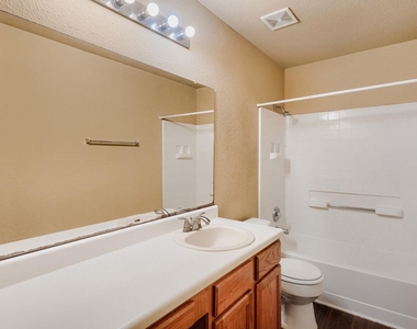 196 Goddard Dr - Photo Thumbnail 23