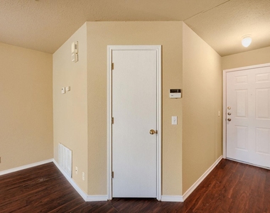 196 Goddard Dr - Photo Thumbnail 4