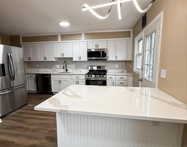 6101 Edlynne Road - Photo Thumbnail 6