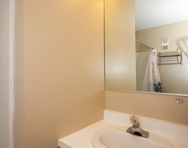 10 Lee Street W - Photo Thumbnail 15