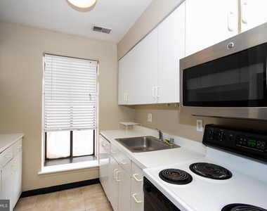 10 Lee Street W - Photo Thumbnail 8