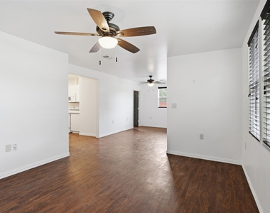 7606 Williamson Creek Dr - Photo Thumbnail 6