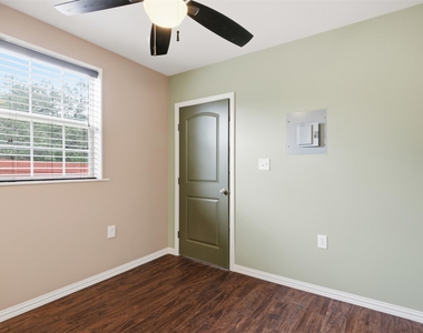 7606 Williamson Creek Dr - Photo Thumbnail 9