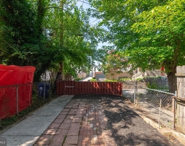 2811 Mayfield Avenue - Photo Thumbnail 21
