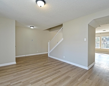 1307 Chalk Ln - Photo Thumbnail 7