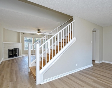 1307 Chalk Ln - Photo Thumbnail 4