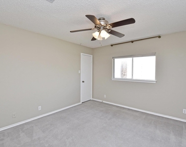1307 Chalk Ln - Photo Thumbnail 23