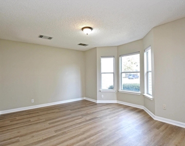 1307 Chalk Ln - Photo Thumbnail 6