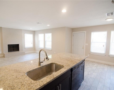 11901 Alpheus Ave - Photo Thumbnail 4