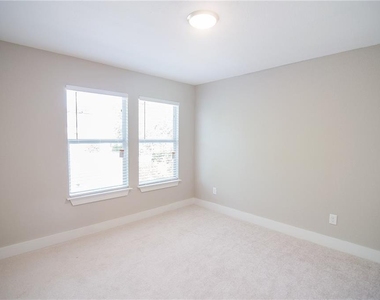 11901 Alpheus Ave - Photo Thumbnail 12