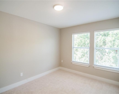 11901 Alpheus Ave - Photo Thumbnail 14