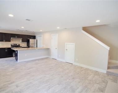 11901 Alpheus Ave - Photo Thumbnail 6