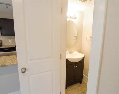 11901 Alpheus Ave - Photo Thumbnail 9
