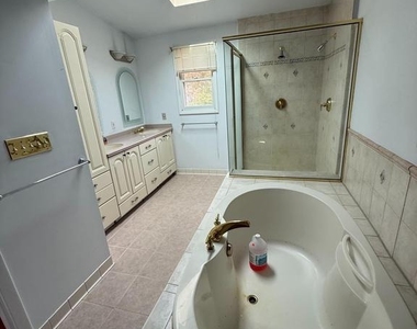 112 Pinecrest Drive - Photo Thumbnail 5
