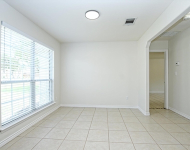 20601 Camel Back St - Photo Thumbnail 5