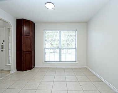 20601 Camel Back St - Photo Thumbnail 6