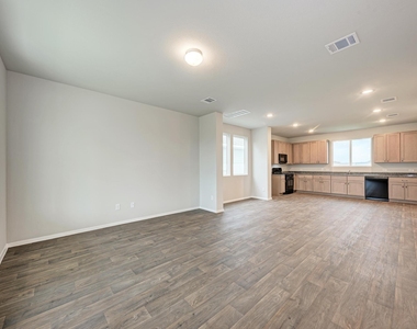 158 Daylily Dr - Photo Thumbnail 6