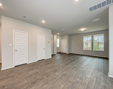 158 Daylily Dr - Photo Thumbnail 10
