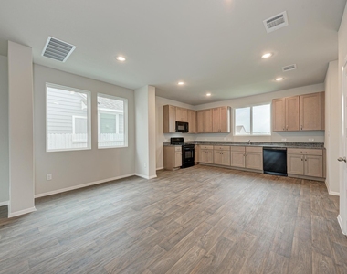 158 Daylily Dr - Photo Thumbnail 9