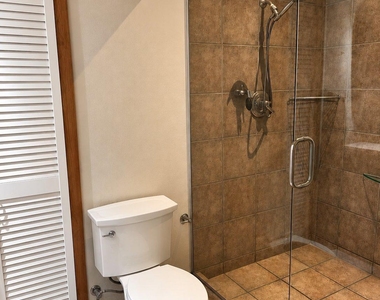 3200 Harris Park Ave - Photo Thumbnail 8