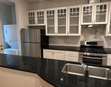 3200 Harris Park Ave - Photo Thumbnail 3