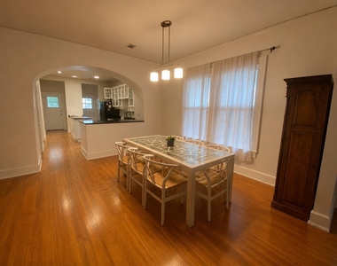 3200 Harris Park Ave - Photo Thumbnail 1