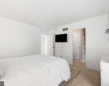 906 Gray Street - Photo Thumbnail 14