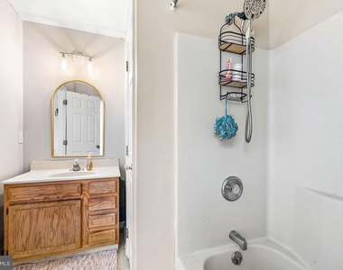 906 Gray Street - Photo Thumbnail 15
