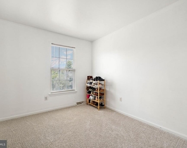 906 Gray Street - Photo Thumbnail 10