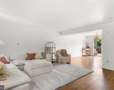 906 Gray Street - Photo Thumbnail 9
