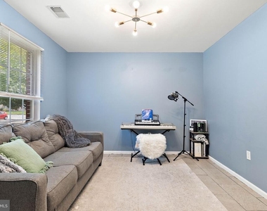 906 Gray Street - Photo Thumbnail 1