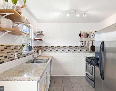 906 Gray Street - Photo Thumbnail 5