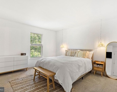 906 Gray Street - Photo Thumbnail 13