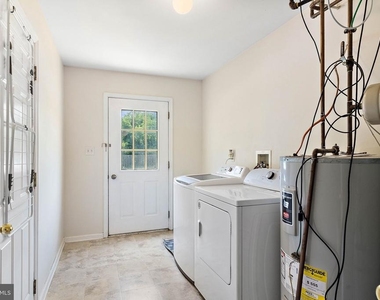 906 Gray Street - Photo Thumbnail 3