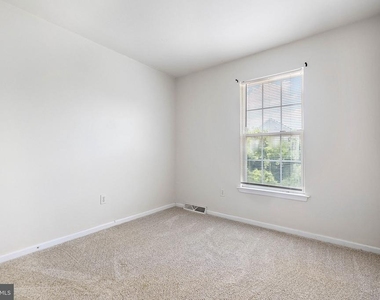 906 Gray Street - Photo Thumbnail 12