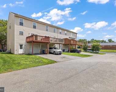 906 Gray Street - Photo Thumbnail 16