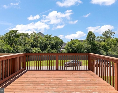 906 Gray Street - Photo Thumbnail 6